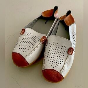 Venus Celia Womens Shoes Comfort Flat Loafers Size US 9 White & Tan